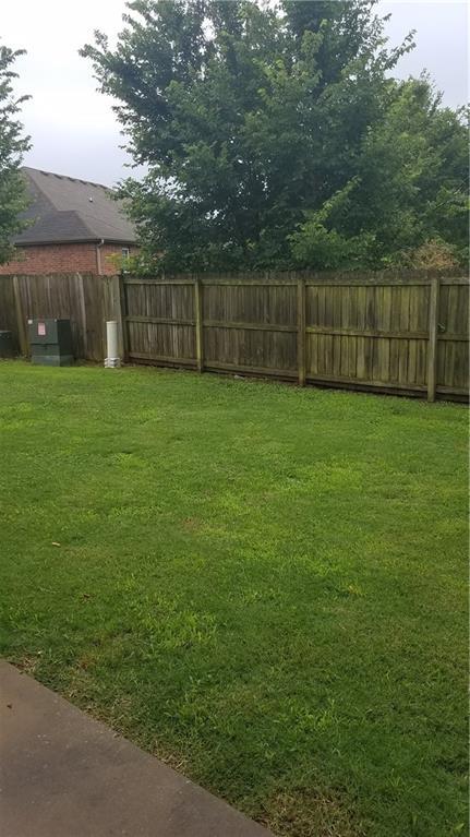 Building Photo - 866 Oakwood Ln
