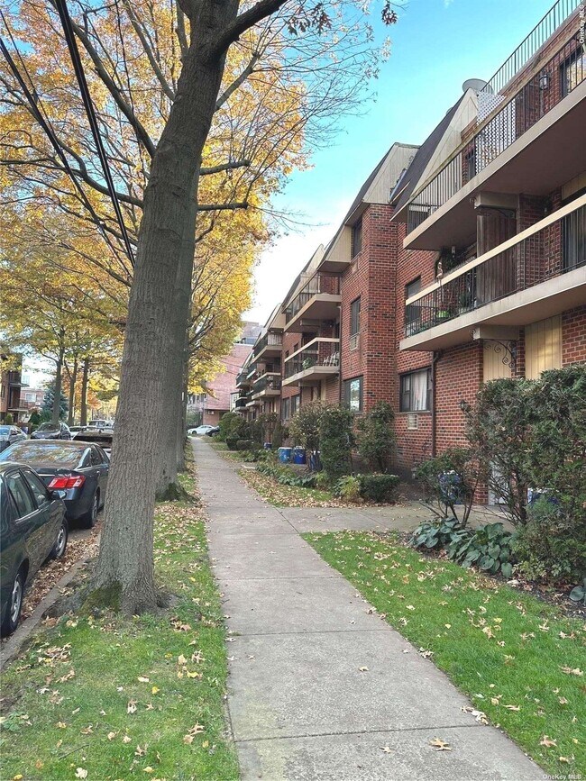 Foto del edificio - 71-34 162nd St