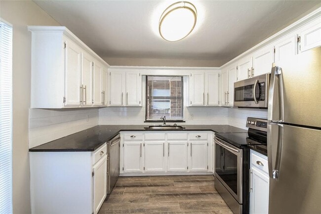 Building Photo - 1102 Swan Lake Rd