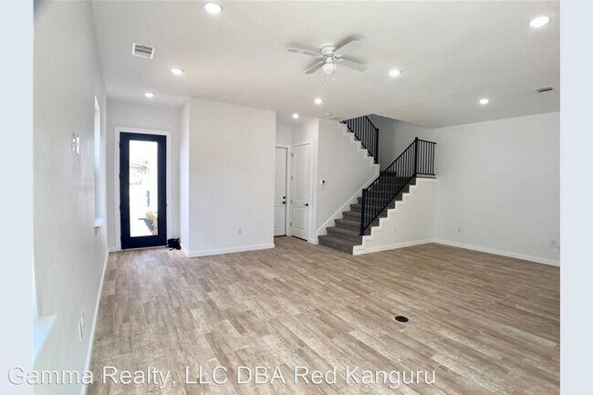 Building Photo - 2 br, 2.5 bath House - 267 Lourdes Unit #A
