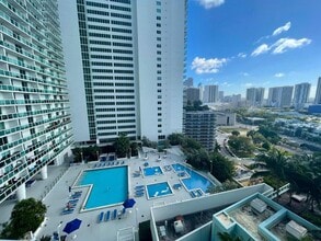 Building Photo - 1900 N Bayshore Dr