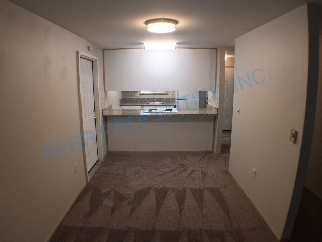 Foto del edificio - Charming 2-Bed Oasis with 1.5 Baths – Spacious 1250 Sq Ft Haven on SE Reedway!