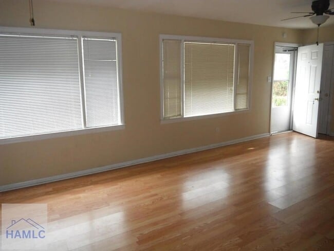 Foto del edificio - 503 Stewart Dr