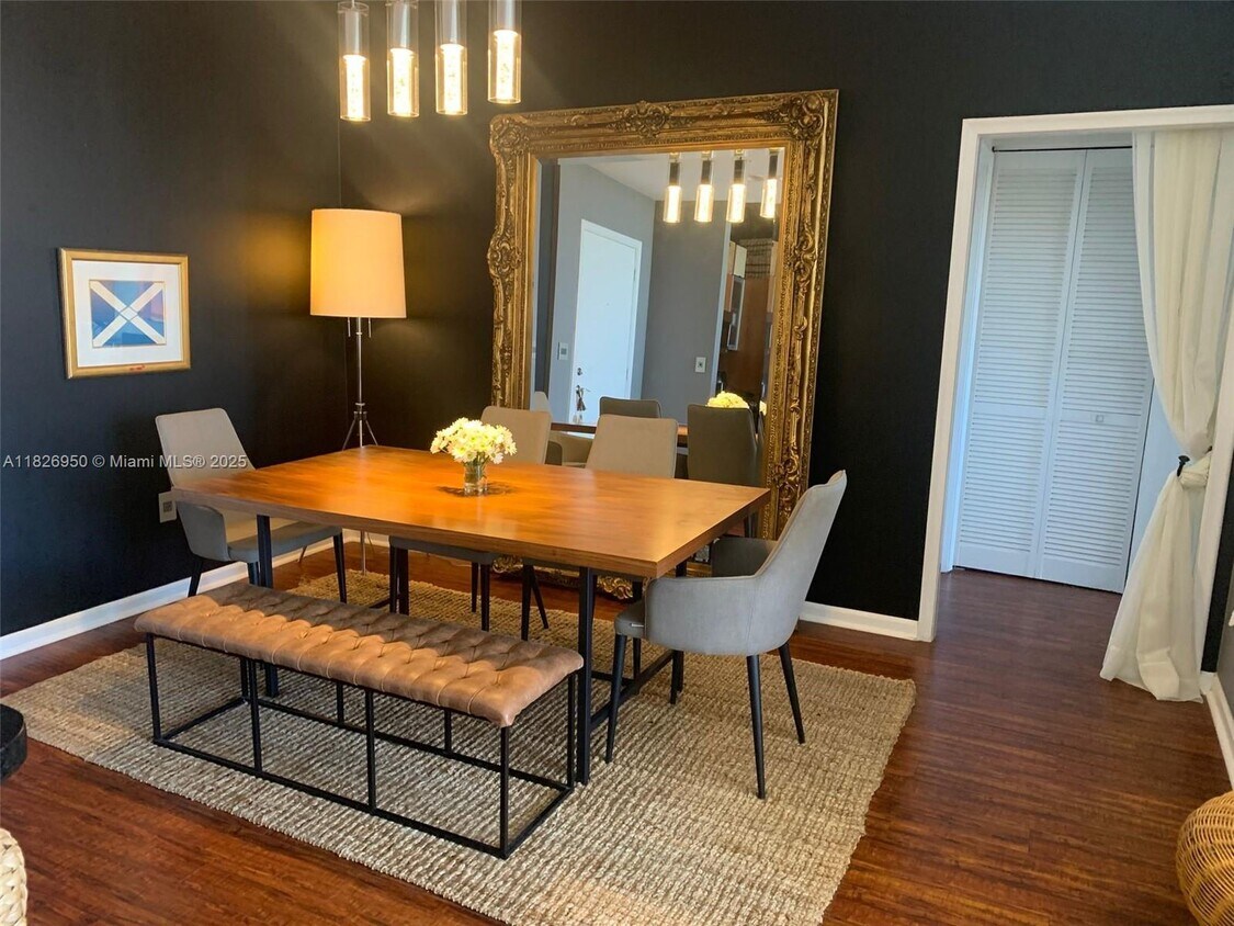 Foto principal - 2775 NE 187th St