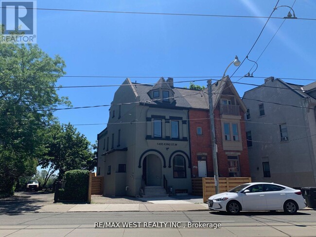 Photo du bâtiment - 1495 King St W
