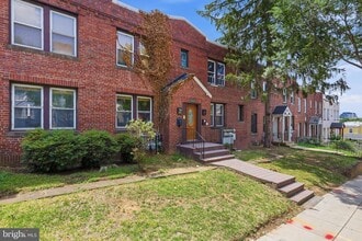 Building Photo - 1231 Penn St NE