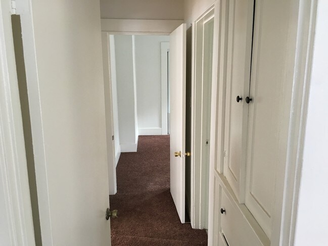 Interior Photo - 3917 Halldale Ave