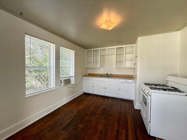 Foto del edificio - 1/1 Garage Apartment