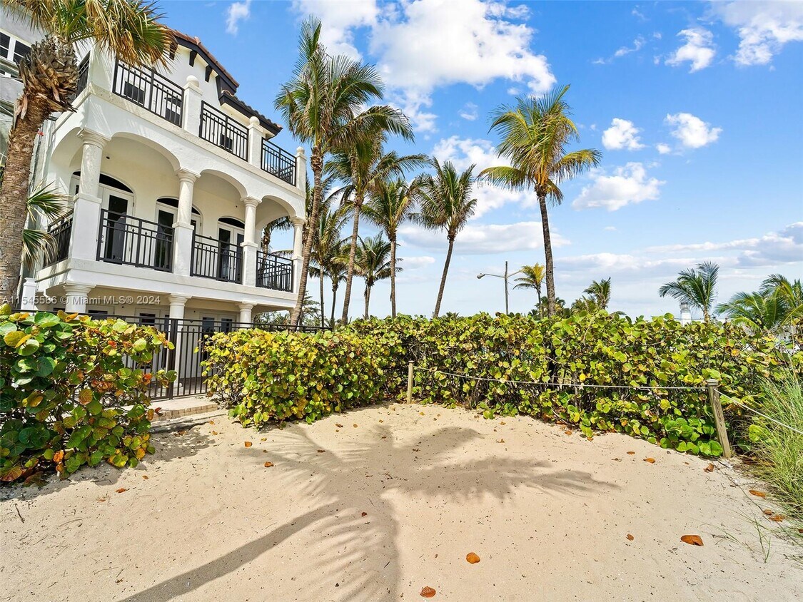 Primary Photo - 4344 El Mar Dr