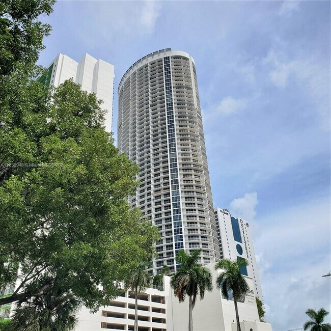 Building Photo - 1750 N Bayshore Dr