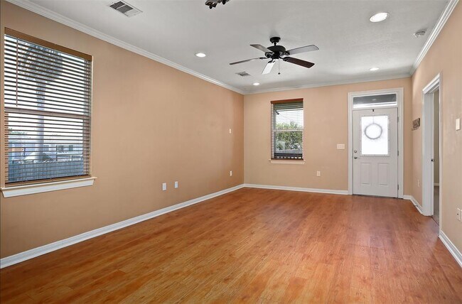 Building Photo - 1413 Kirwin St