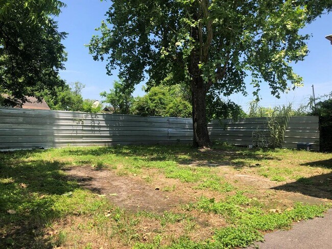 Building Photo - 4121 Linder St