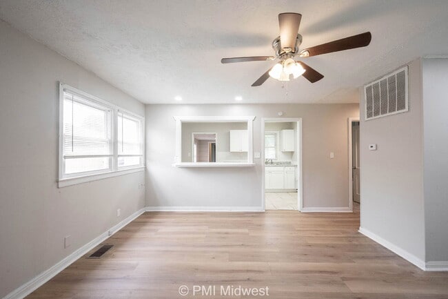 Building Photo - 4923 Barlow Dr