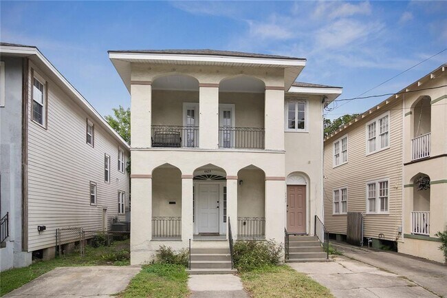 Building Photo - 4427 Fontainebleau Dr