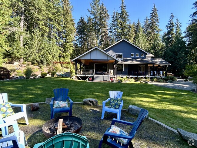Forest home close to everything - 33414 SE 114th St