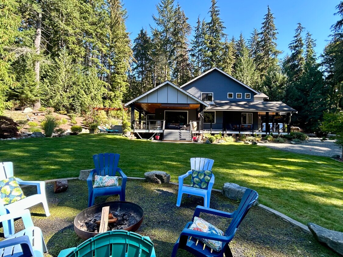 Forest home close to everything - 33414 SE 114th St