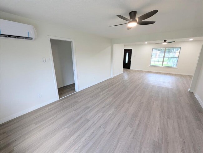 Building Photo - 2307 E Martha Ln