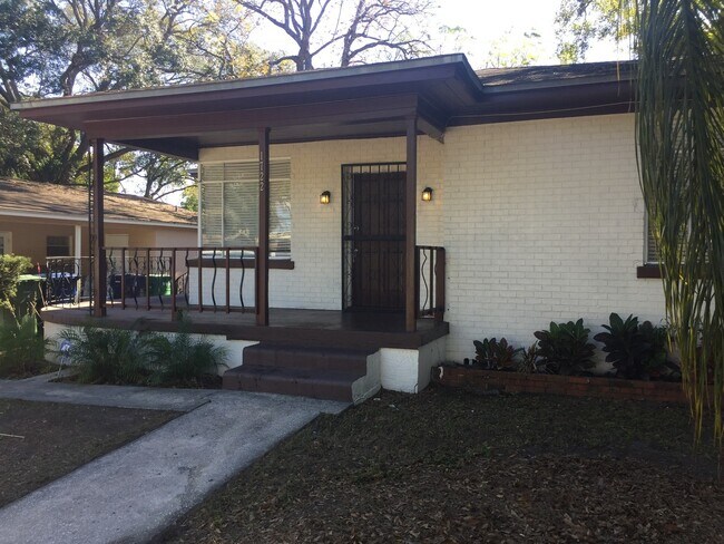 Foto del edificio - North Hyde Park Bungalow: Close to SOHO, Downtown & U.T.