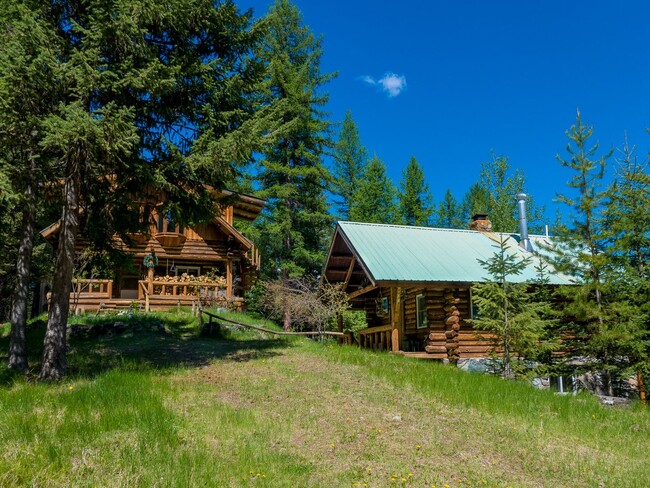 Building Photo - Beautiful Log Cabin in Condon