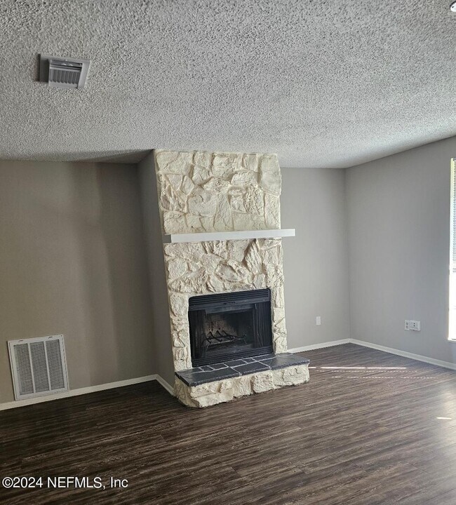 Foto del edificio - 2879 Tanglewood Blvd