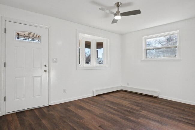 Building Photo - 20916 Pinecrest St