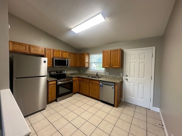 Building Photo - Renovated 2/1 Westside Duplex