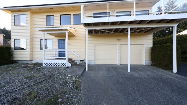 Building Photo - Incredible Views - 3 Bed 2.5 Bath - NAS Wh...