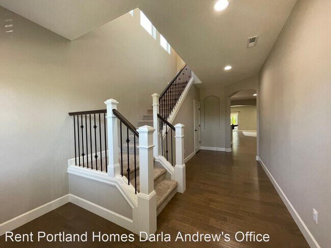 Foto del edificio - 5 br, 3 bath House - 7698 NW Catalpa St