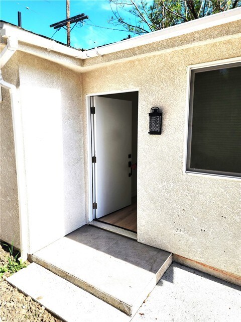 Foto del edificio - 5724 Noble Ave