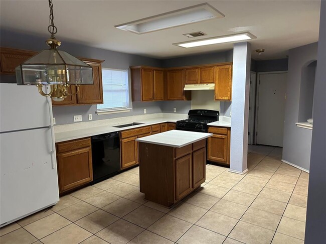 Building Photo - 17923 Loch Linnhe Loop