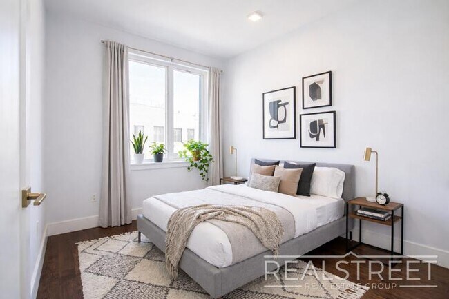 Foto del edificio - Luxury 2 BR in Bushwick with Roof Deck!