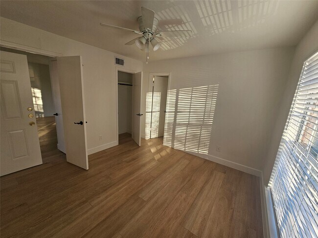 Foto del edificio - 2626 Holly Hall St