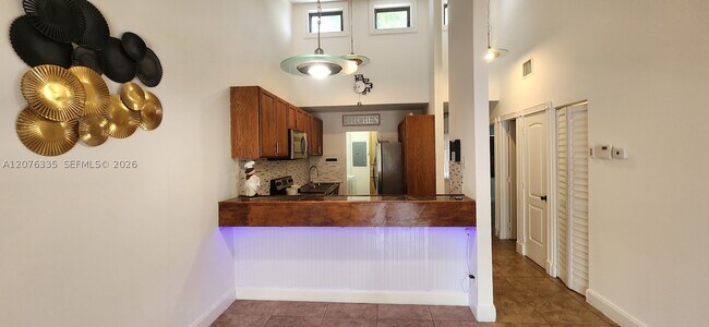Building Photo - 7028 SW 38th Ct