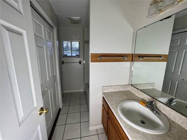 Foto del edificio - 542 E Caroline St