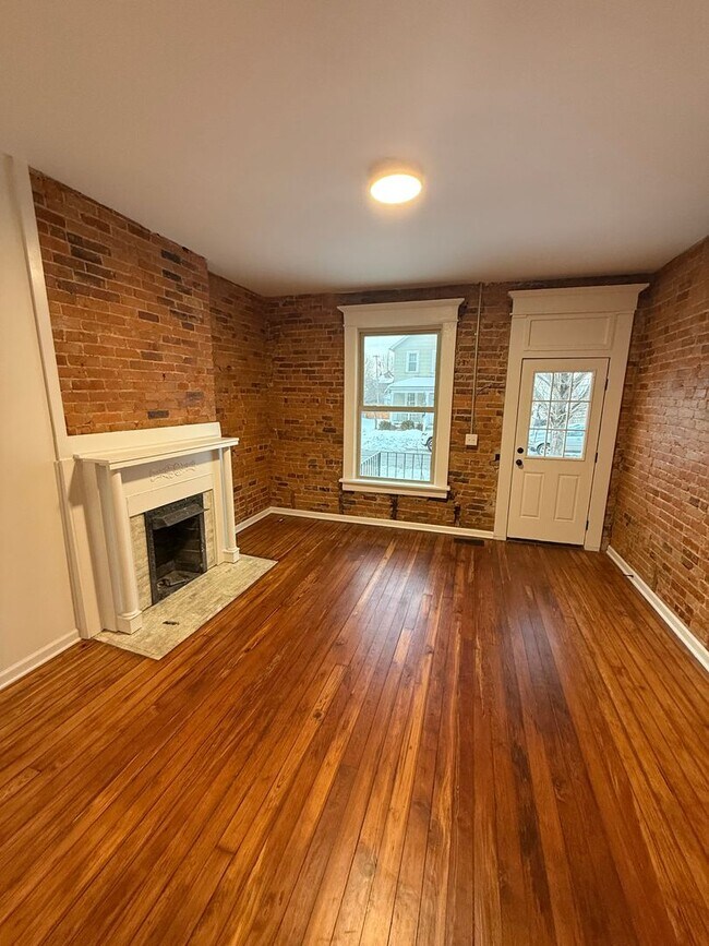 Building Photo - 3-Bedroom, 2.5-Bath Spacious Townhome located in Merion Village