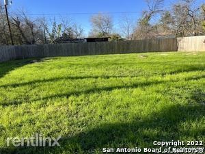 Building Photo - 3 br, 2 bath House - 326 Elm Dr
