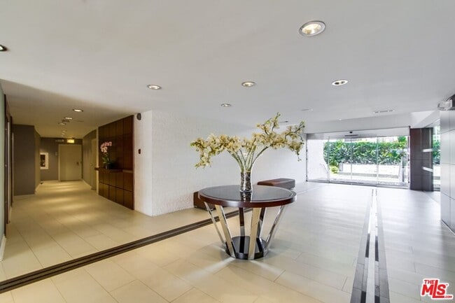 Foto del edificio - 7250 Franklin Ave