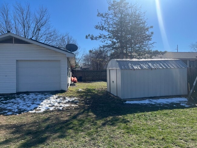 Building Photo - 3006 Scott Ln
