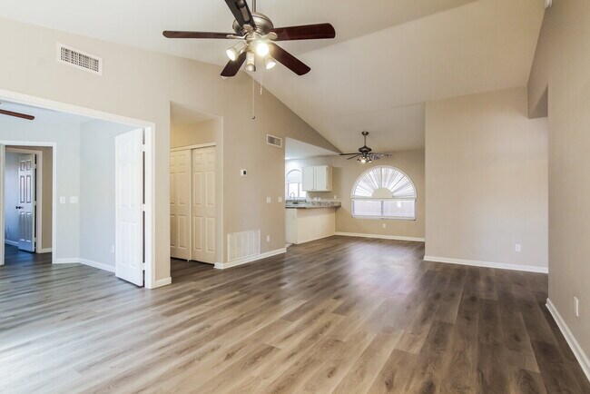 Building Photo - 7522 W Kerry Ln