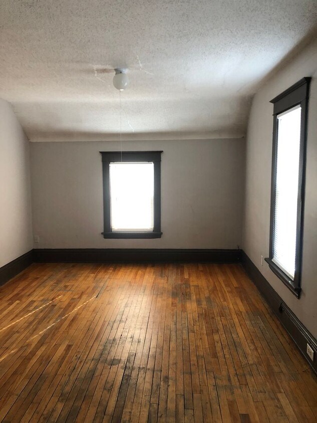 Building Photo - 3705 Chicago Ave