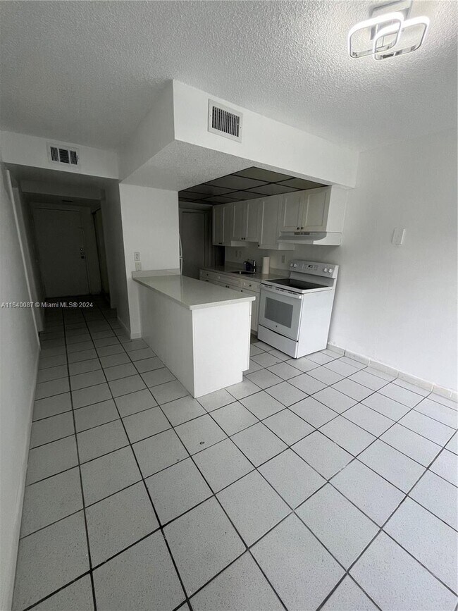 Building Photo - 9370 W Flagler St