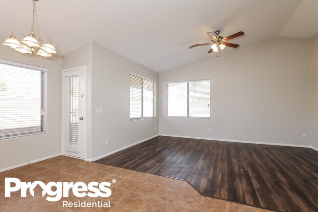 Foto del edificio - 1231 N 158th Dr