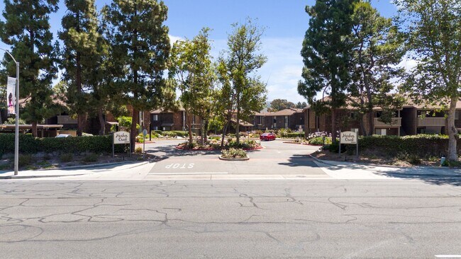 Building Photo - Stunning 1 Bedroom 1 Bath in Dana Point