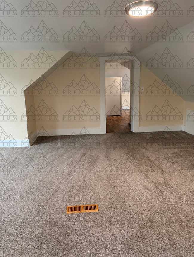 Building Photo - 714 Union St