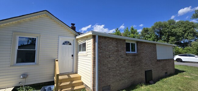 Foto del edificio - 7114 South Dr NW