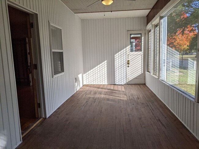 Building Photo - 4 Bedroom 2 Bath Home across from Collett ...
