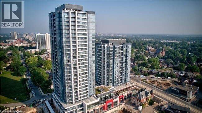 Building Photo - 5 Wellington St S