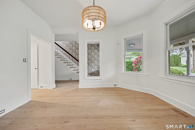 Building Photo - 15 Shorelands Pl