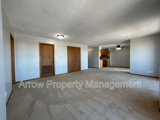 Foto del edificio - 208 E 5th St