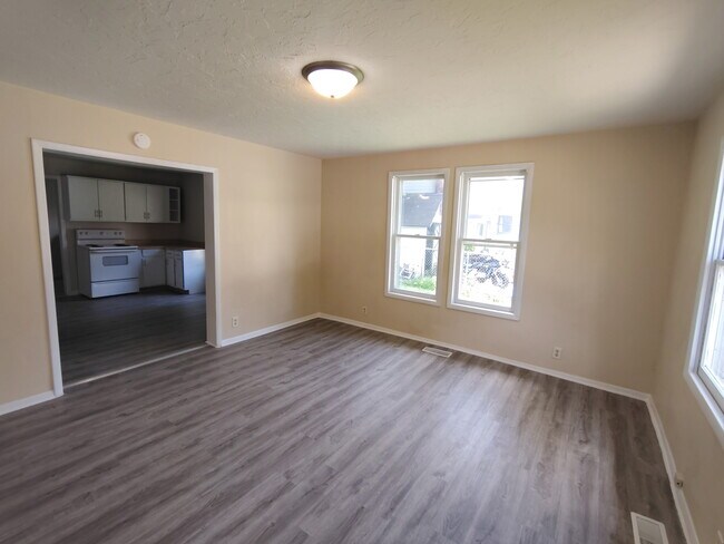 Foto del edificio - 511 E 7th St